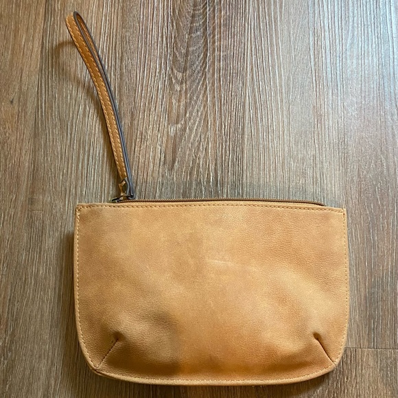 Belk True Craft Tan Ladies Wallet Wristlet - Picture 4 of 4